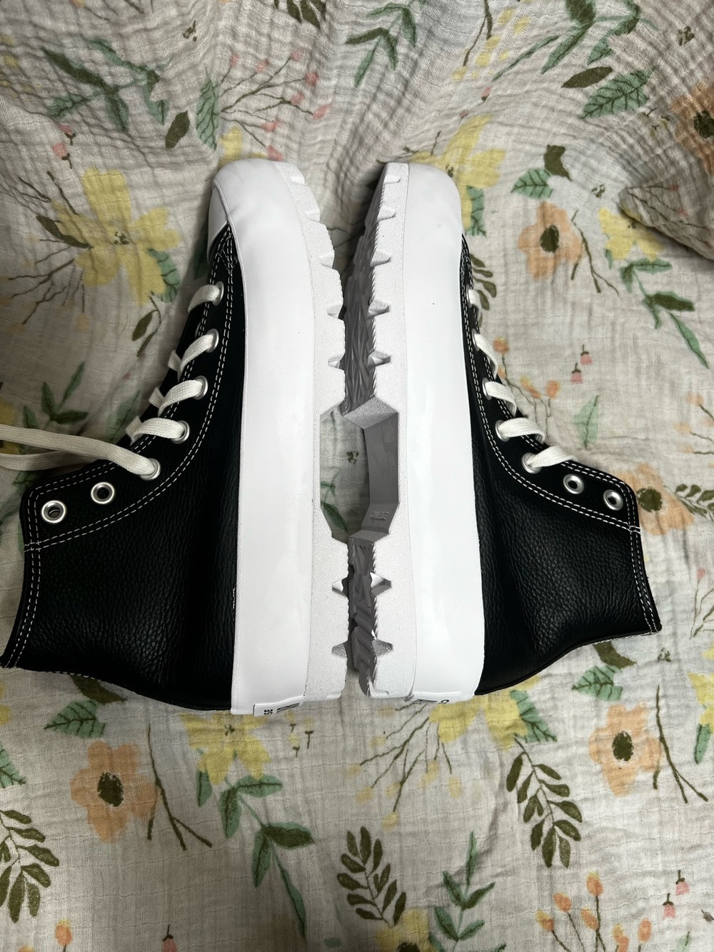 Converse CTAS Lugged Hi Pebbled Leather Black Brand New 7.5 - Picture 4 of 7